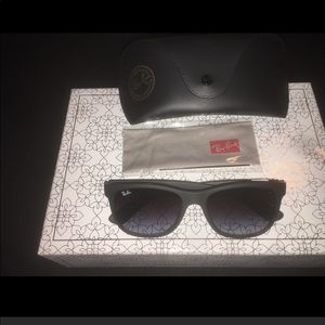NWT. matte black wayfarer sunglasses